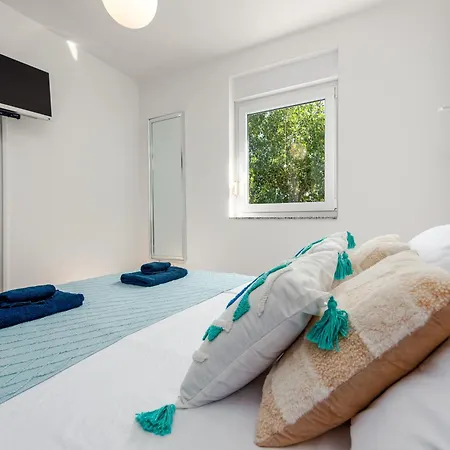 Appartement 1st Row From The Sea, Kresimir