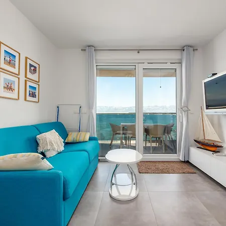 Апартаменты 1st Row From The Sea, Kresimir *