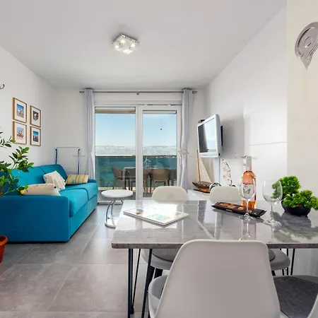 1st Row From The Sea, Kresimir Appartement Nin