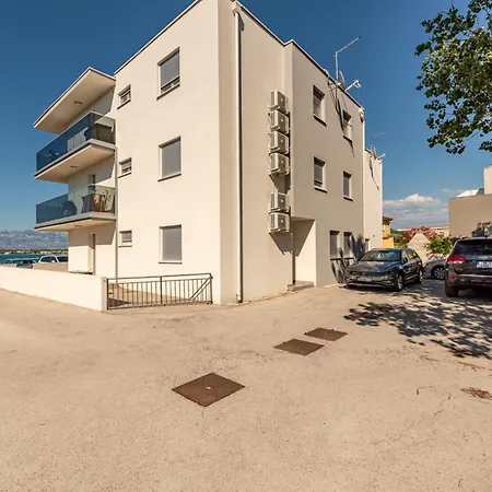 Appartement 1st Row From The Sea, Kresimir *